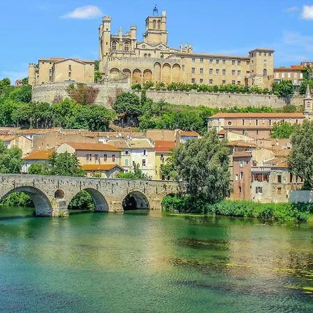 In Saint-laurent-de-la-ca *